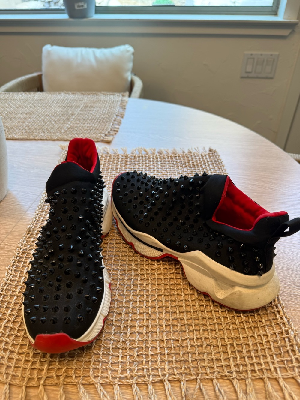 SUPER STYLISH AND UNIQUE BLACK SNEAKERS